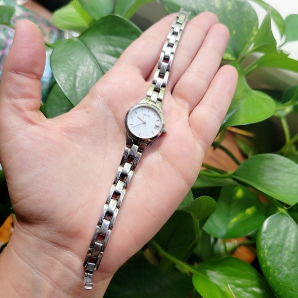 Classic Silver Relic Dainty Calendar Watch - Picture 11 of 13